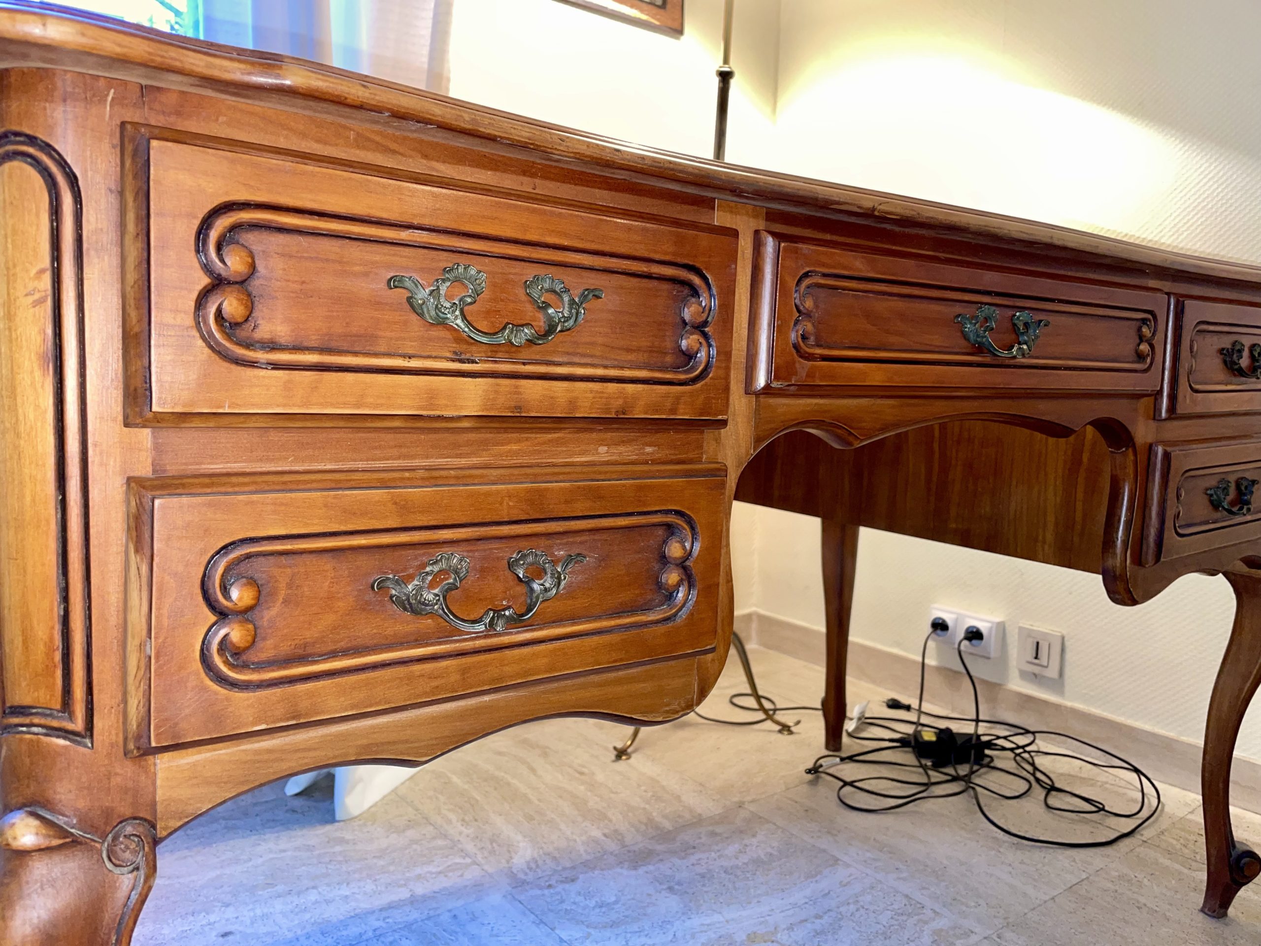 Bureau en bois style Louis XV