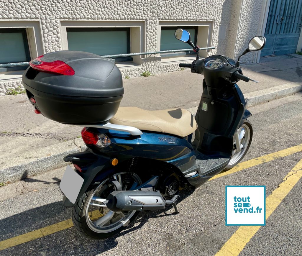 scooter Peugeot Tweet