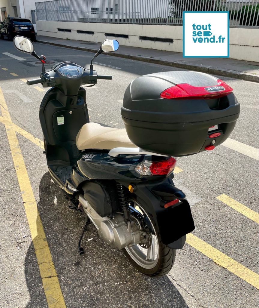 scooter Peugeot Tweet
