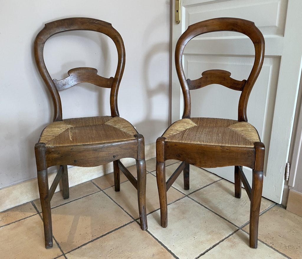 2 Chaises en bois et paille